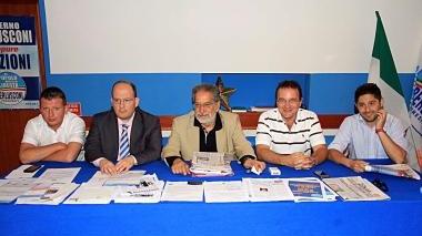 Il direttivo del Pdl alla conferenza stampa nella sede del partito