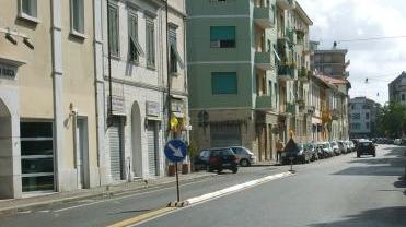 «Cordolo pericoloso deve essere tolto» Appello dei residenti