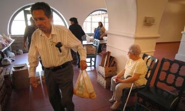Cibo distribuito ai poveri 
