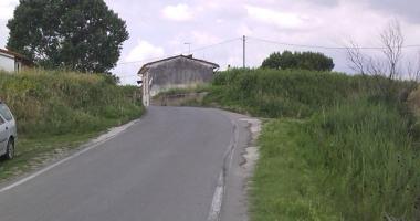 La strada allimbocco del ponte sul rio San Bartolomeo 
