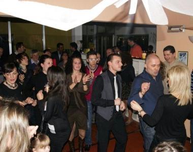 Una festa allo Sporting Club di via Ponte dei Bari 
