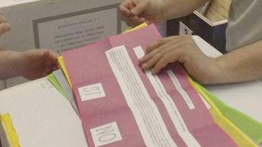 Operazioni di voto ieri in un seggio
