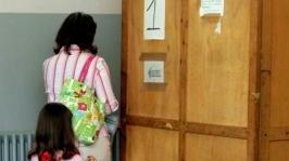 Votanti in un seggio