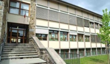 Mancano i soldi per i bagni delle scuole Collodi e Frosini