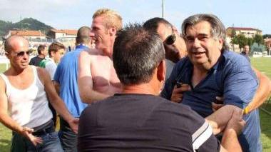 Nelso Ricci festeggiato in campo