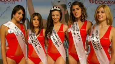 <b>MISS WELLA</b> Silvia Coppola prima a sinistra con le altre prescelte a Colle Val d’Elsa