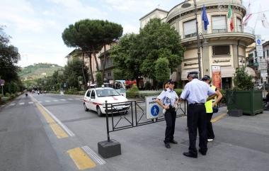 Le transenne allinizio dellarea pedonale 