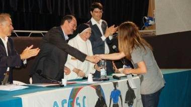 La premiazione di una delle studentesse del Conservatorio Santissima Azzunziata