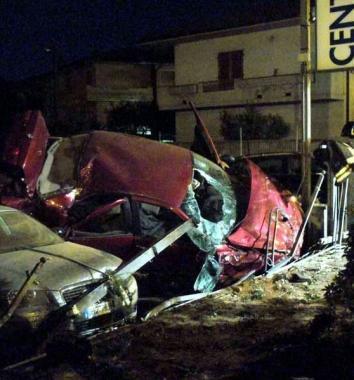 LAlfa 156 ha terminato la sua corsa nel cortile di Autocentro 