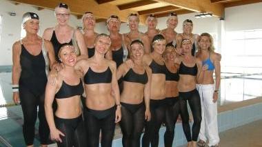 Le ragazze della squadra di Massa nuoto