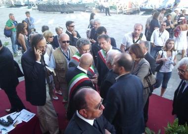 Il conciliabolo dei sindaci dopo la regata delle Repubbliche marinare