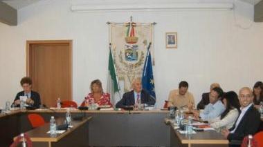 Una seduta del consiglio comunale a Vecchiano