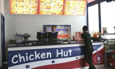 Il nuovo fast food Chicken Hut in via Borgioli 
