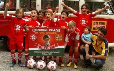 <b>SARANNO PREMIATI DA KAKA.</b> I baby giocatori dei Galacticos di Lido di Camaiore che hanno vinto il &laquo;Ringo Champion ship&raquo; 