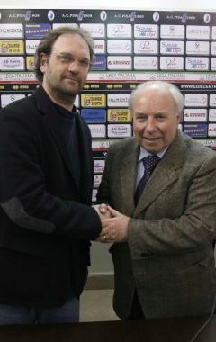 <b>SOCI CONTRO.</b> Piero Camilli sembra proprio salutare Pisa. Pi&ugrave; a destra Carlo Battini con Pagliari 