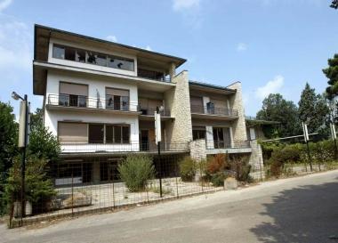 Lex albergo e ristorante del Pinone ormai in disuso da qualche anno: qui sorger&agrave; un ospizio per anziani 