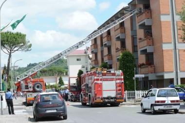 Il palazzo di via Leporaia in cui luomo ha sparato cinque fucilate 