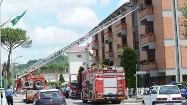 Il palazzo di via Leporaia in cui l’uomo ha sparato cinque fucilate