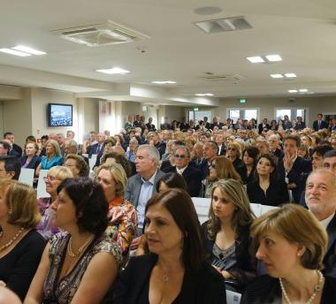 A sinistra Pieroni Littara e Bertini durante la cerimonia all’Abitalia Sopra la platea e a destra le autorità presenti