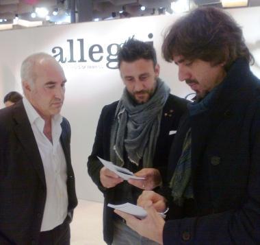 Antonio Brotini e sopra Valerio Staffelli nello stand di Allegri