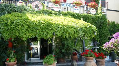 Hotel e discoteca Atleti sotto sfratto