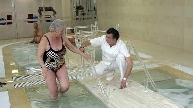 Riabilitazione nella piscina termale delle Redi