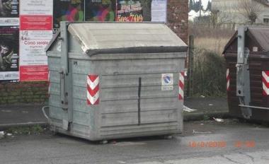 Cassonetto per raccolta rifiuti    