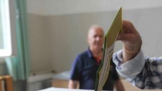 L’urna con le schede su cui apporre il voto per il referendum svoltosi domenica e lunedì scorsi