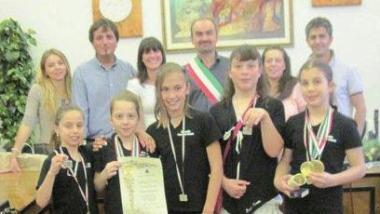 Le ginnaste della pol. Casciana ricevute dal sindaco e dallassessore allo Sport    