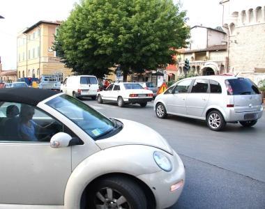 Piazza Carducci diventa pedonale