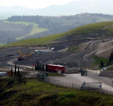 Una veduta della discarica di Legoli 
