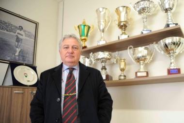 Orazio Ferrari in sede tra i trofei vinti e, sotto, allo stadio prima di una partita  