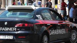 Si intrufola in casa della ex e la riempie di botte per gelosia
