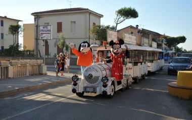 Il trenino a Marina di Castagneto 