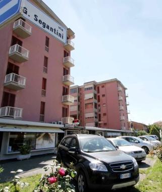 Uno scorcio di via Segantini a Santa Maria    