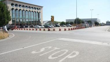 L’incrocio fra via Maestrale e via Scirocco dove è avvenuto l’incidente fra lo scooter e l’auto