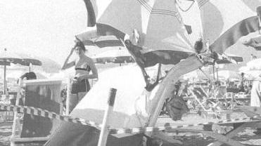 <b>RELITTO.</b> I resti dell’aereo caduto a Cinquale nel 2002