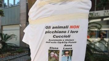 Una delle magliette-manifesto comparse a Genova