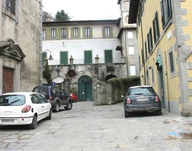 Piazzetta Domenico Cini a San Marcello   