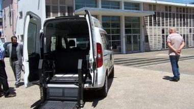 Presentato l'automezzo per disabili