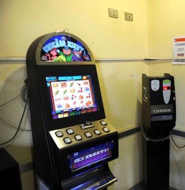 <strong>RUBATI.</strong> Un videopoker