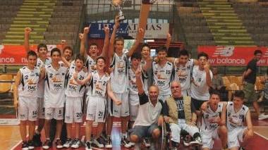 <b>PICCOLI CAMPIONI CRESCONO.</b> La formazione Under 15 che ha vinto il titolo regionale