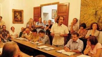 Una seduta del consiglio comunale