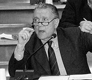 Achille Sicari, a cui verr&agrave; assegnata la cittadinanza onoraria e, in alto a destra Tilde Corsi 