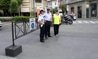 La transenna posizionata allinizio dellarea pedonale di viale Verdi, allincrocio con viale Manzoni 