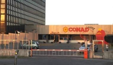 Sotto accusa anche due dipendenti della Conad