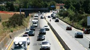 Inseguimento sull'autostrada, speronata la polizia