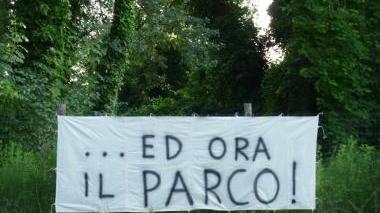 Un’immagine del parco S. Anna dove è comparso un nuovo cartello