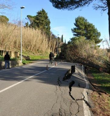 La strada dei Tre Comuni ancora interrotta per la frana 