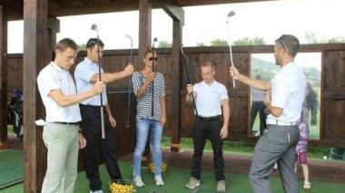 <b>QUATTRO ASSI </b>a lezione di golf